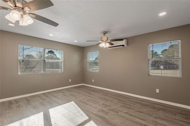 2201 Badger Lane, Huntsville, TX 77320