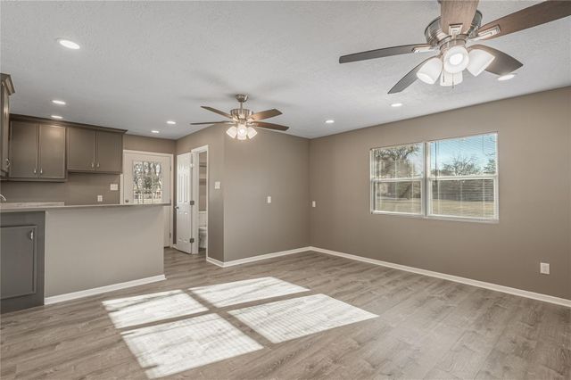 2201 Badger Lane, Huntsville, TX 77320