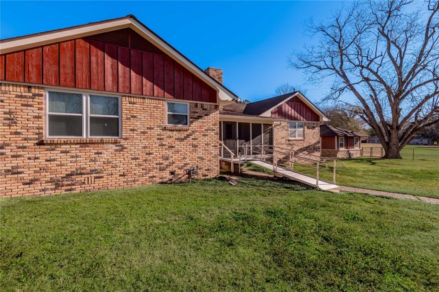 2201 Badger Lane, Huntsville, TX 77320