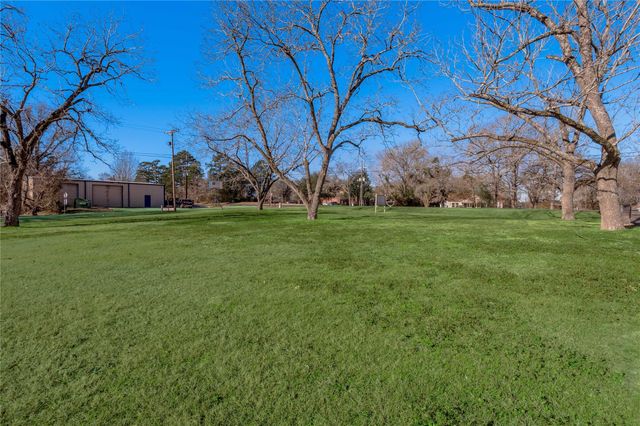 2201 Badger Lane, Huntsville, TX 77320