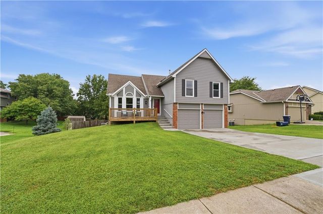 1309 NE Chowning Drive, Kansas City, MO 64155