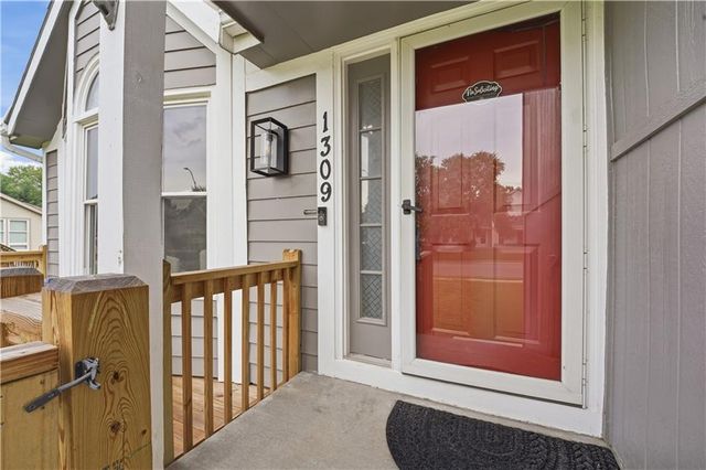 1309 NE Chowning Drive, Kansas City, MO 64155
