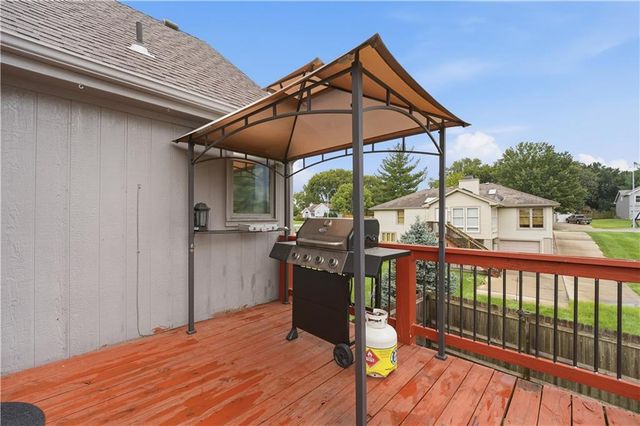 1309 NE Chowning Drive, Kansas City, MO 64155