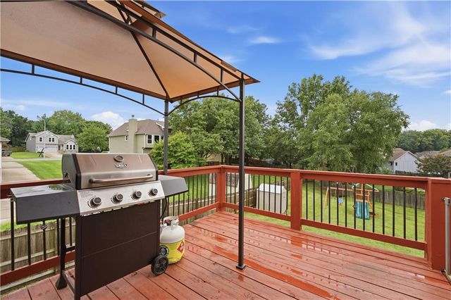 1309 NE Chowning Drive, Kansas City, MO 64155