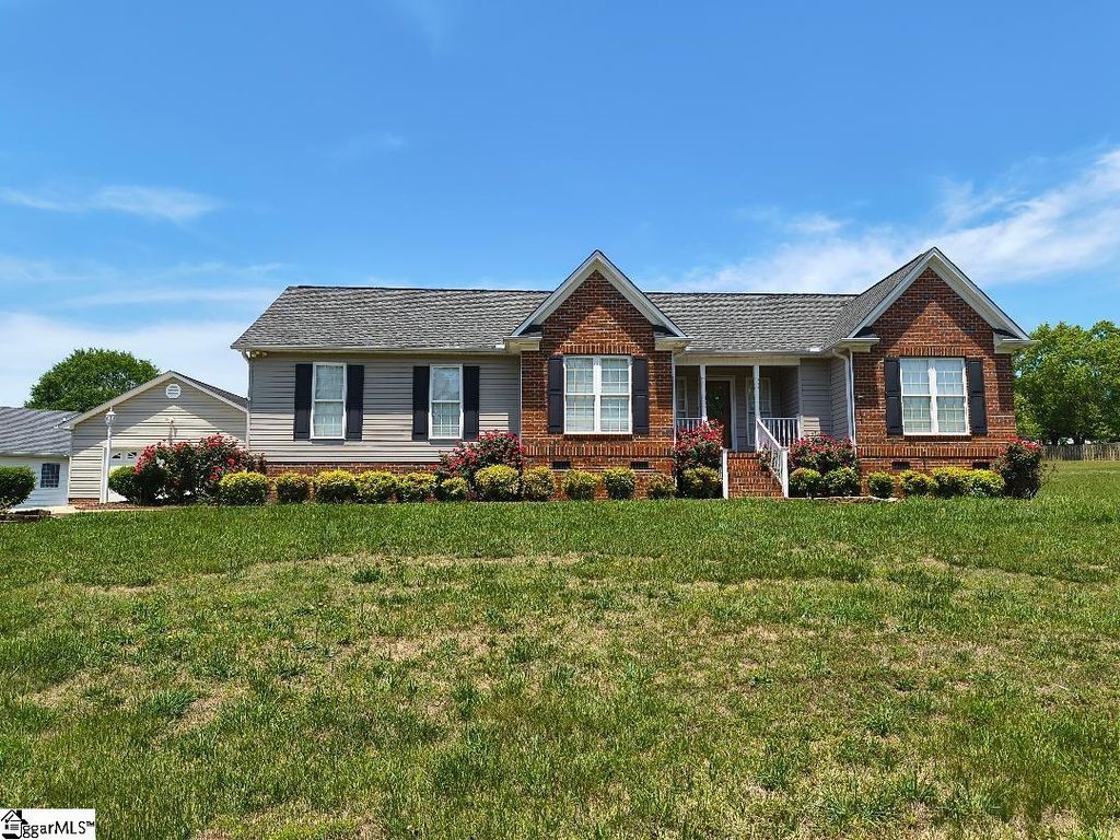 124 Brooke Lee Circle, Taylors, SC 29687