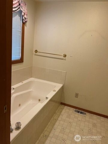 807 SE Sentry Drive, College Place, WA 99324