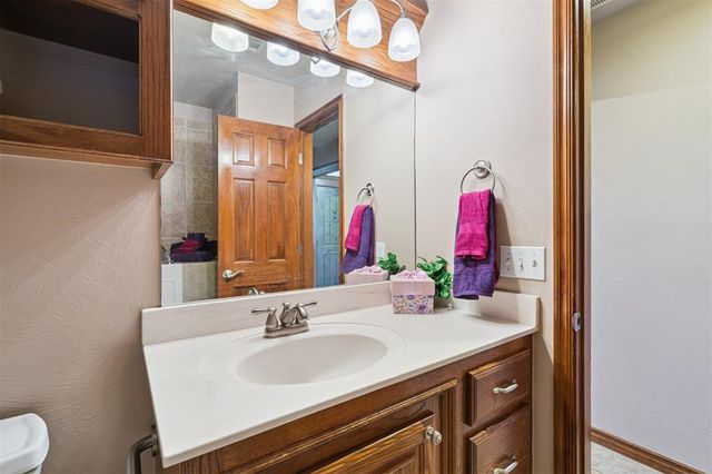 2120 HACKBERRY CREEK Avenue, Yukon, OK 73099