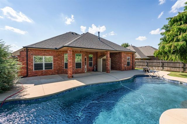 2120 HACKBERRY CREEK Avenue, Yukon, OK 73099