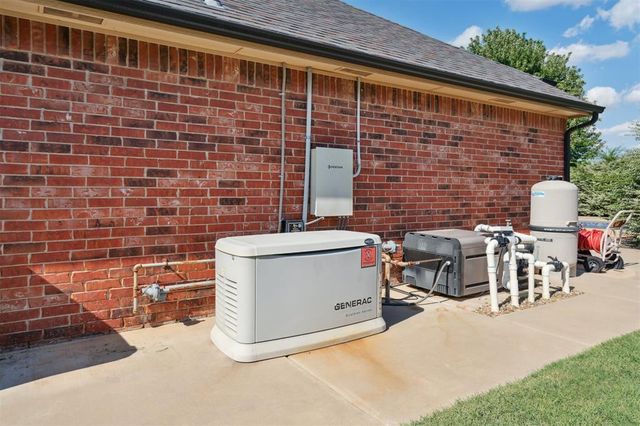 2120 HACKBERRY CREEK Avenue, Yukon, OK 73099