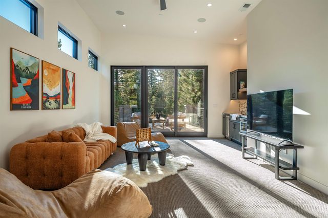 9090 Horned Lark Court, Truckee, CA 96161