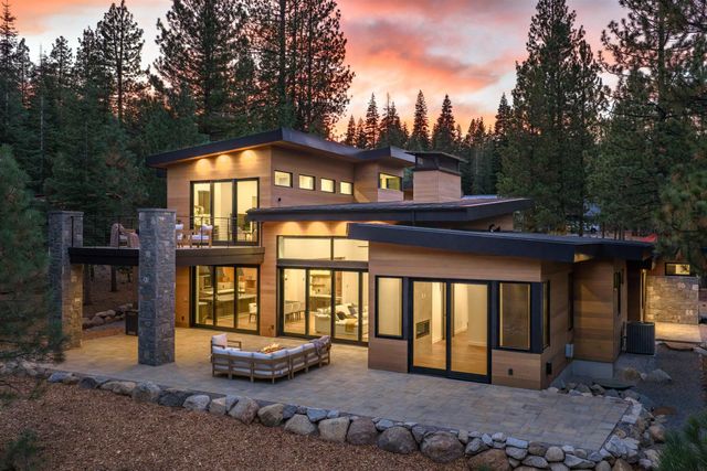 9090 Horned Lark Court, Truckee, CA 96161
