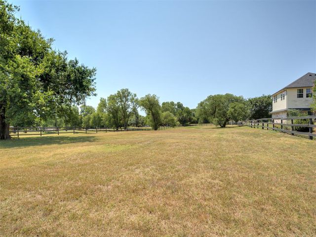 5901 E McMillin Drive, Tuttle, OK 73089