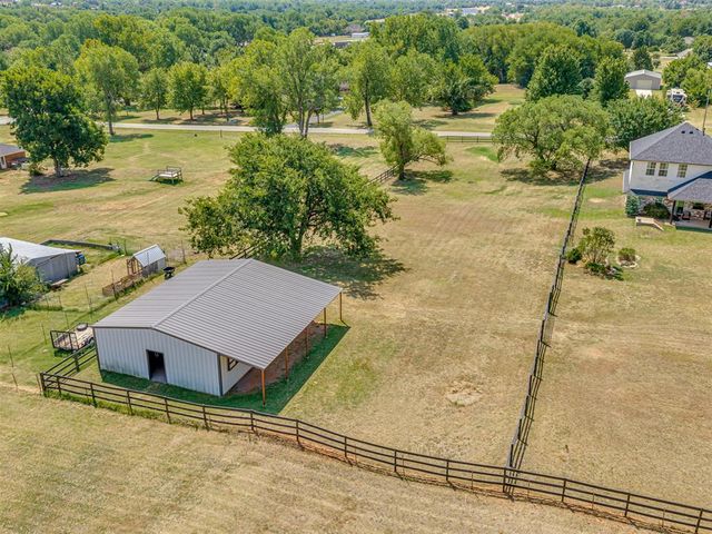 5901 E McMillin Drive, Tuttle, OK 73089