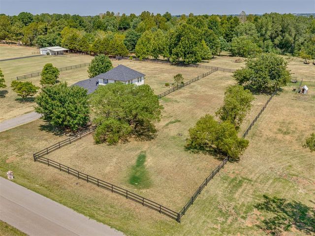 5901 E McMillin Drive, Tuttle, OK 73089
