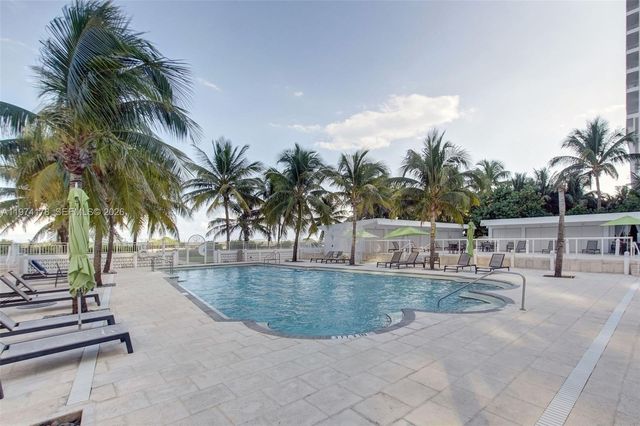 4925 Collins Ave 8G, Miami Beach, FL 33140