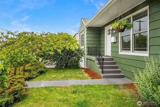 8816 16th Avenue SW, Seattle, WA 98106