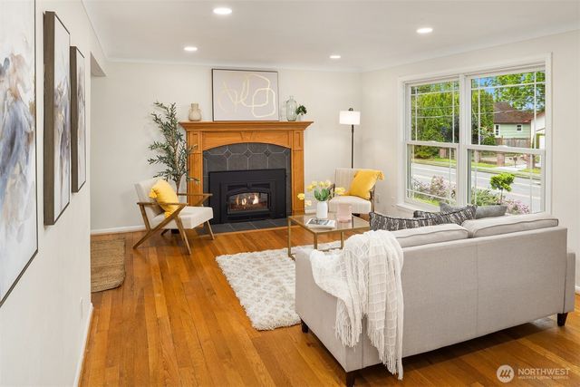 8816 16th Avenue SW, Seattle, WA 98106