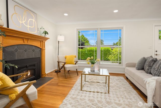 8816 16th Avenue SW, Seattle, WA 98106