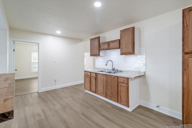 130 E SOUTHCROSS BLVD, San Antonio, TX 78214