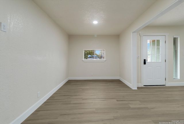 130 E SOUTHCROSS BLVD, San Antonio, TX 78214