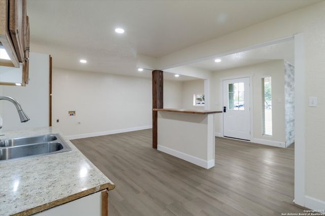 130 E SOUTHCROSS BLVD, San Antonio, TX 78214