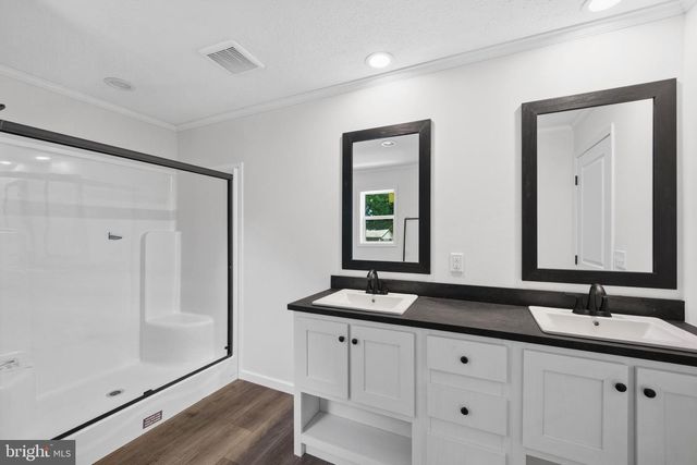 28 4TH AVE, Carneys Point, NJ 08069