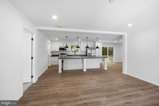 28 4TH AVE, Carneys Point, NJ 08069