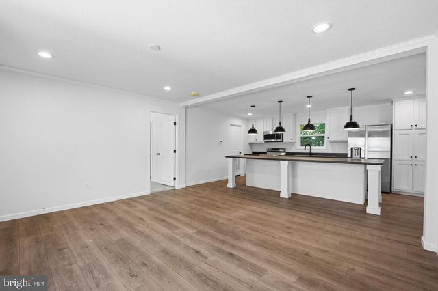 28 4TH AVE, Carneys Point, NJ 08069