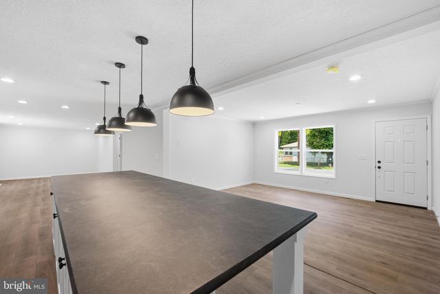 28 4TH AVE, Carneys Point, NJ 08069