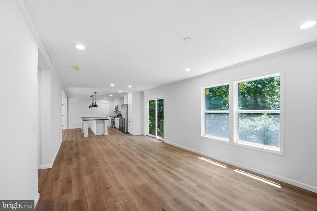 28 4TH AVE, Carneys Point, NJ 08069