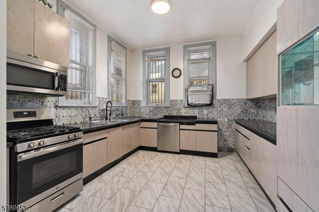 229 Ballantine Pkwy, Newark City, NJ 07104