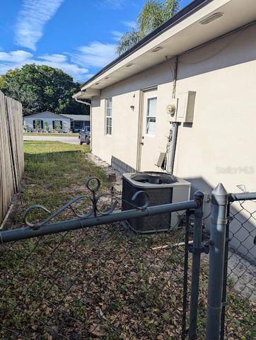 1725 TWIN OAK STREET, Deltona, FL 32725