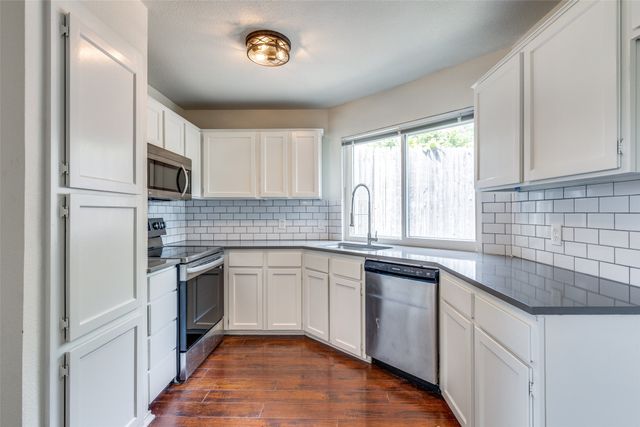 1505 Gentle Wind Drive, Arlington, TX 76018