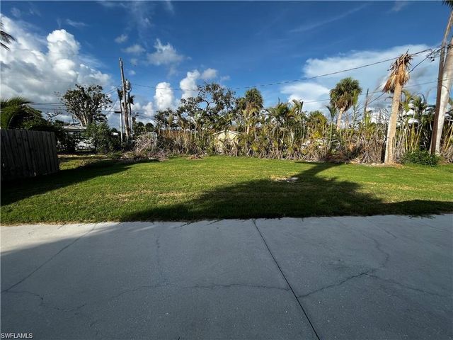 16945 Windcrest DR, Fort Myers, FL 33908