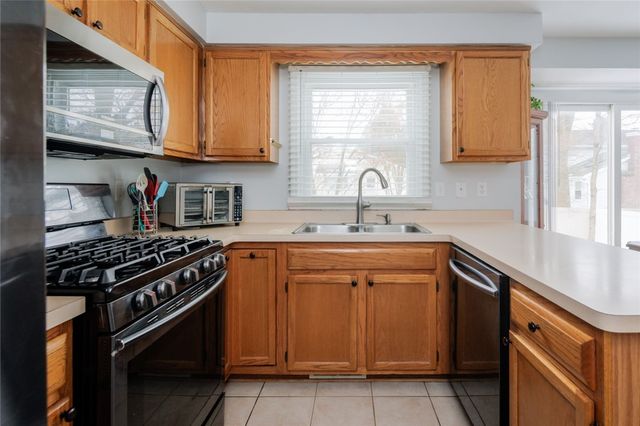 71 Laurelhurst Road, Greece, NY 14626