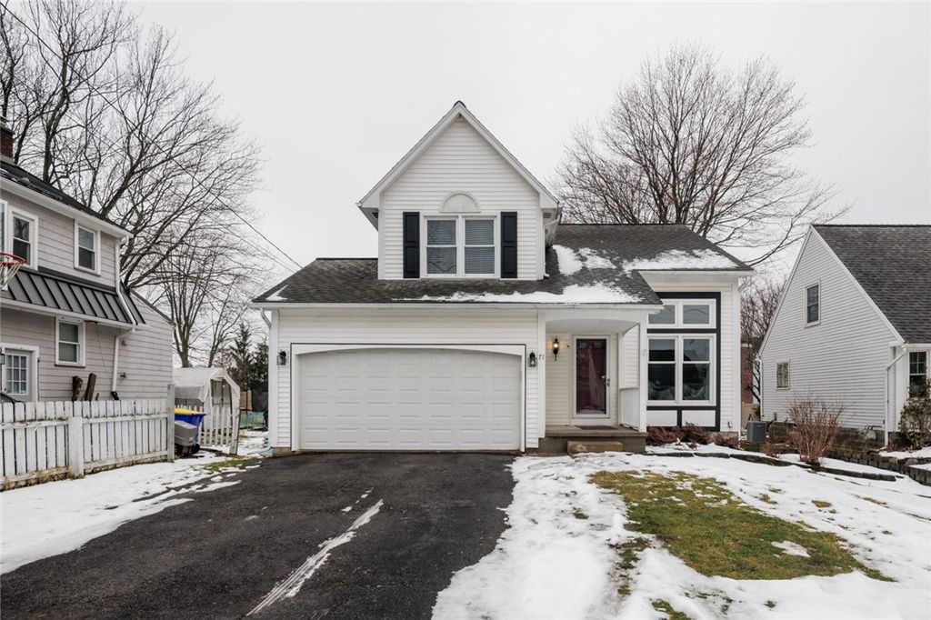 71 Laurelhurst Road, Greece, NY 14626