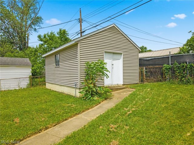 2457 Cathy Drive NE, Canton, OH 44705