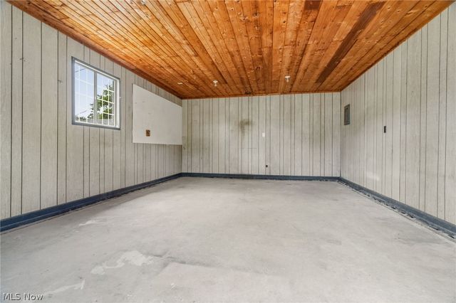 2457 Cathy Drive NE, Canton, OH 44705