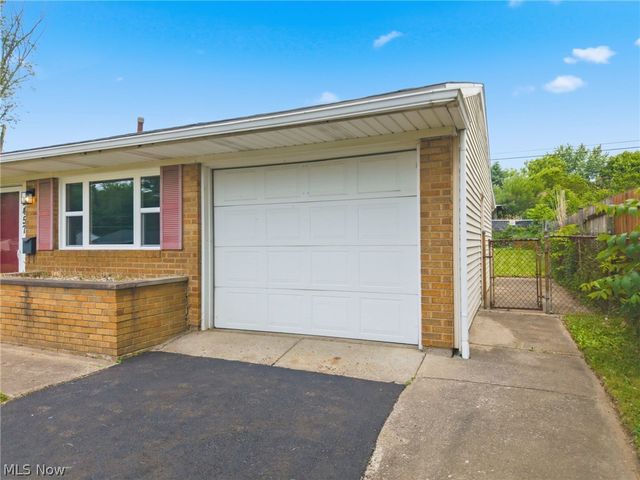2457 Cathy Drive NE, Canton, OH 44705