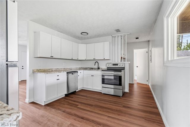 2457 Cathy Drive NE, Canton, OH 44705