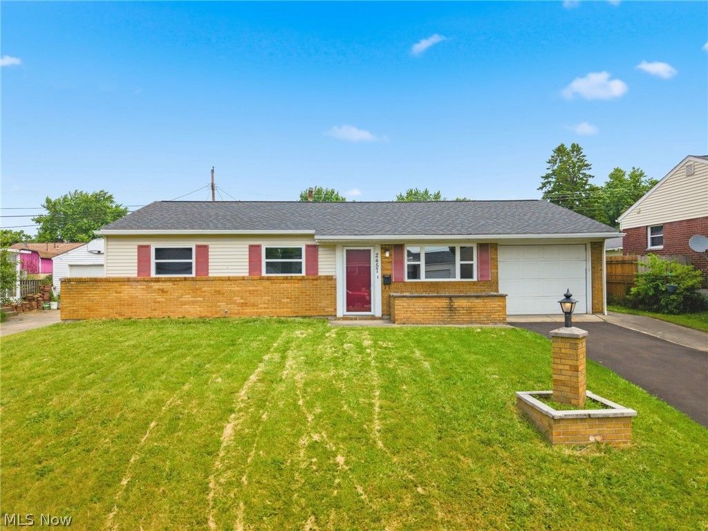 2457 Cathy Drive NE, Canton, OH 44705