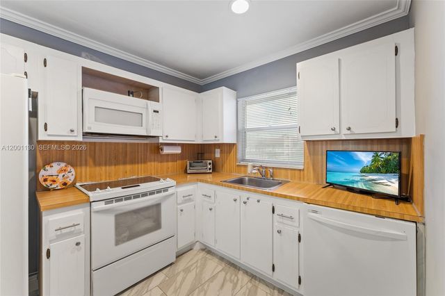 9401 Sunrise Lakes Boulevard 307, Sunrise, FL 33322