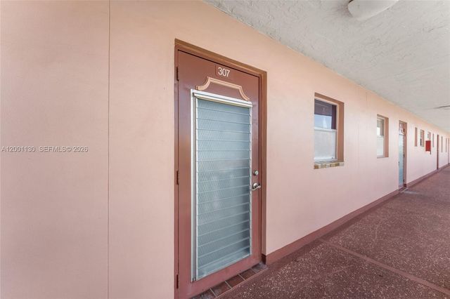 9401 Sunrise Lakes Boulevard 307, Sunrise, FL 33322