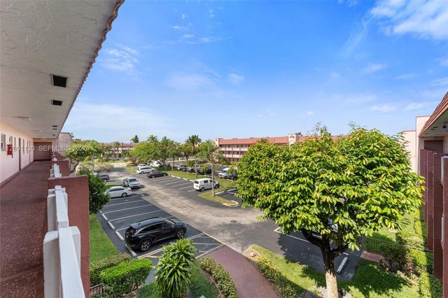 9401 Sunrise Lakes Boulevard 307, Sunrise, FL 33322