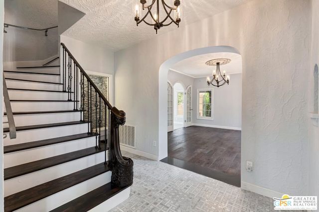 404 E Randolph Street, Glendale, CA 91207