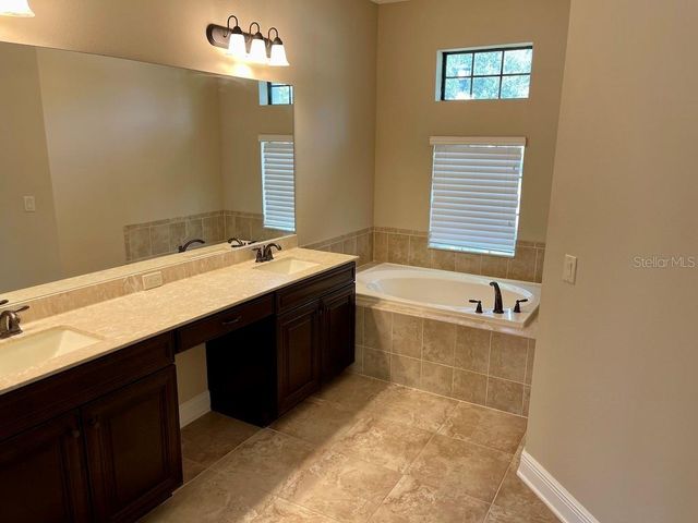 15604 HAMPTON VILLAGE DRIVE, Tampa, FL 33618