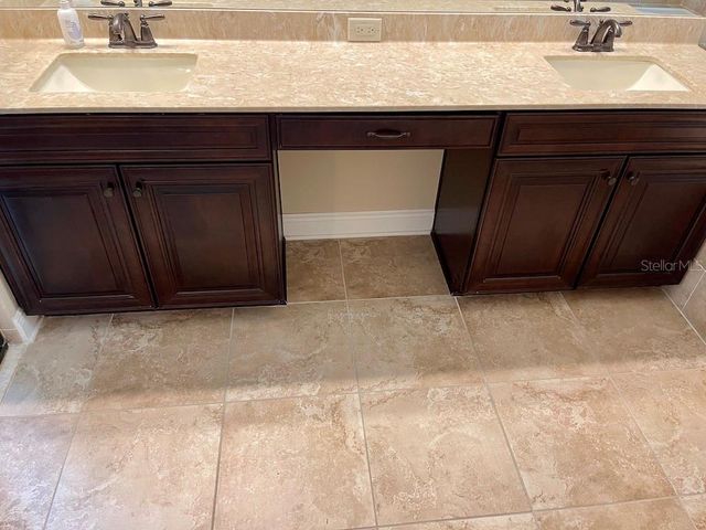 15604 HAMPTON VILLAGE DRIVE, Tampa, FL 33618