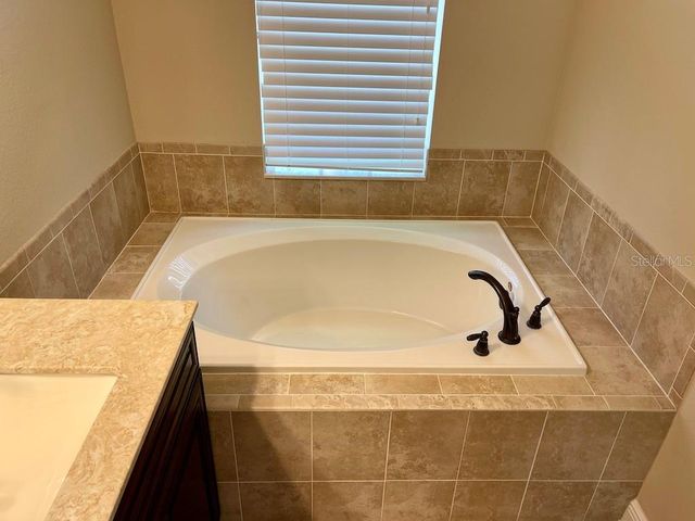 15604 HAMPTON VILLAGE DRIVE, Tampa, FL 33618