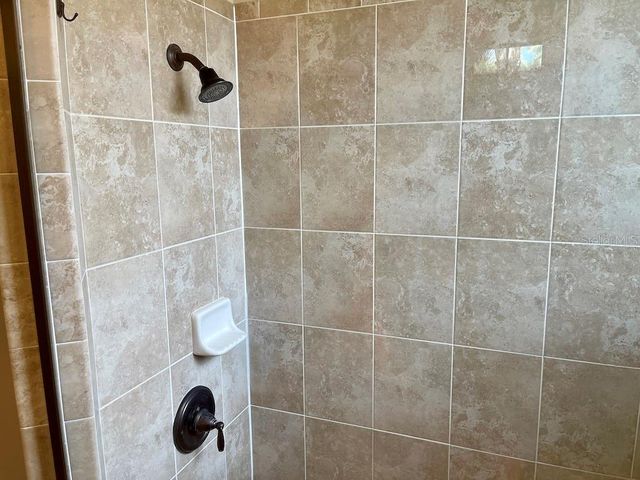 15604 HAMPTON VILLAGE DRIVE, Tampa, FL 33618