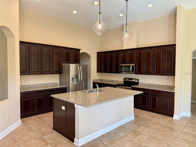 15604 HAMPTON VILLAGE DRIVE, Tampa, FL 33618